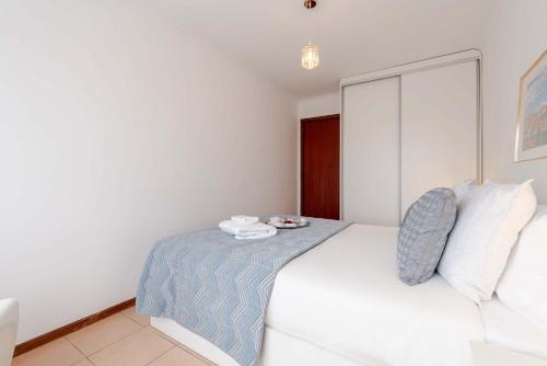 Bright & Spacious Flat with Balcony by HostWise