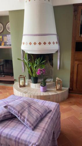 a bedroom with a bed and a fish tank at Dimora Violetta in Alberobello