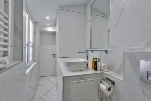 UrbanFlat 115 - Grand Appartement dans le centre de Paris