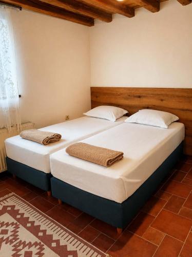 two beds sitting next to each other in a room at Spiti Ouranoupoli in Ouranoupoli