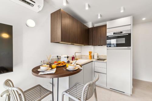 CARABACEL - One room Suite AC and Balcony