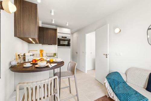 CARABACEL - One room Suite AC and Balcony