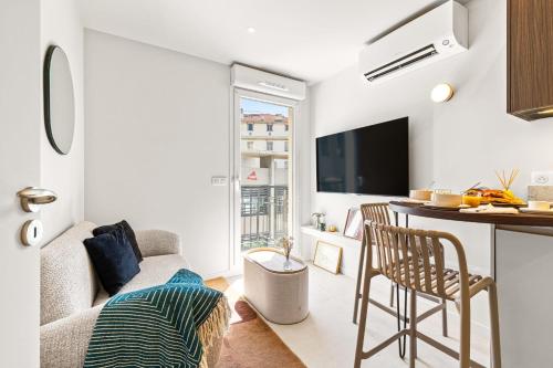 CARABACEL - One room Suite AC and Balcony