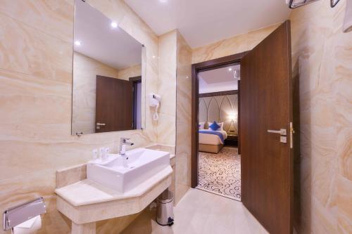 a bathroom with a sink and a mirror at EDELWEISS HOTEL El Mouradia in El Mouradia