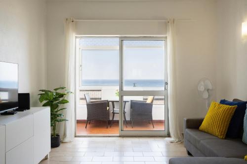 Blue Ocean Views & Central Apartment with Atlantic Breeze