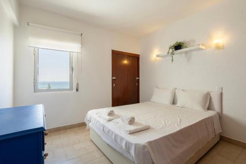 Blue Ocean Views & Central Apartment with Atlantic Breeze