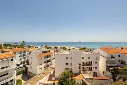 Blue Ocean Views & Central Apartment with Atlantic Breeze