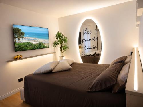a bedroom with a bed and a surfboard on the wall at Il borgo blu in Tortoreto Lido