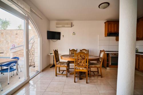 Apartment Aria with private heated pool