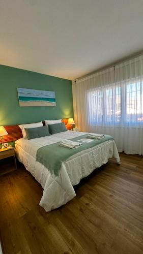 a bedroom with a large bed and a window at Pepe Hostel Boutique in Neuquén