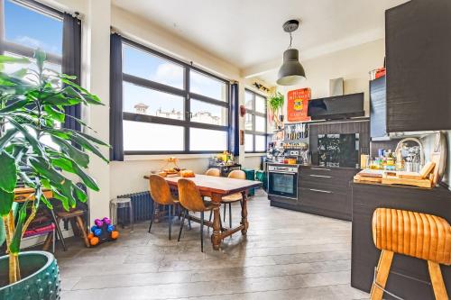 Perfect Home to discover Paris in Peace with Love