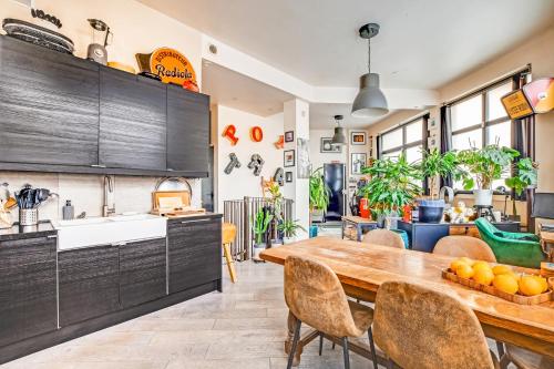 Perfect Home to discover Paris in Peace with Love