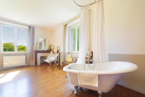 a bathroom with a white bath tub in a room at Chez Sylvain in Issor