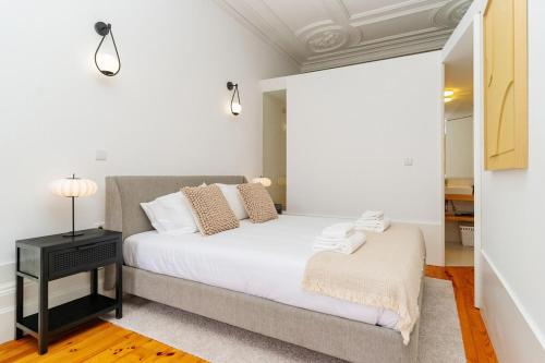 Loft with private balcony and a classic ceiling