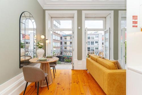 Loft with private balcony and a classic ceiling