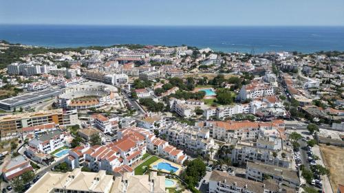 #372 Sunny Balcony Retreat 3 Bedrooms