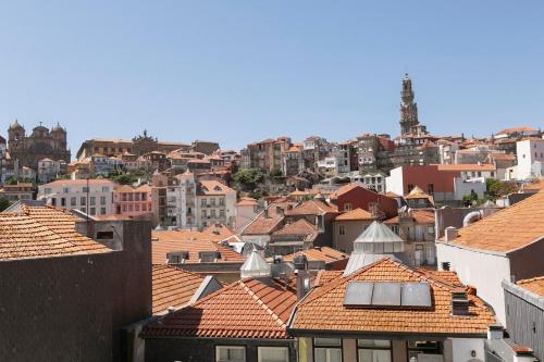 Modern 2-bed apartment with view to Clerigos Tower