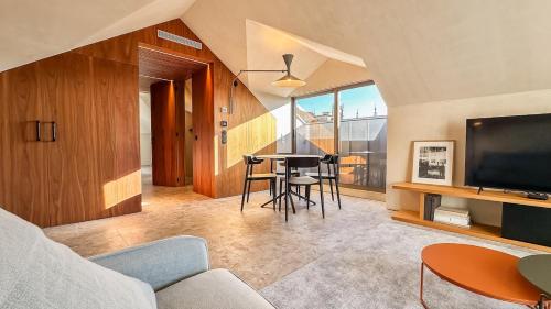 Unique sunny penthouse w/ AC in the city's heart