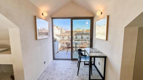 Unique sunny penthouse w/ AC in the city's heart