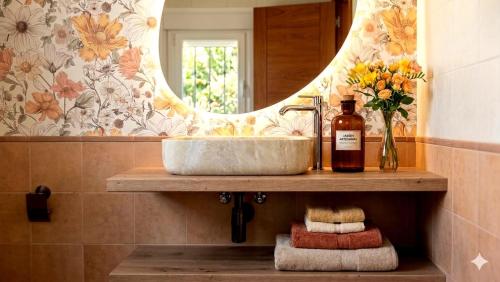 a bathroom with a sink and a mirror at Alquilaeasy Marbella Views Ojen in Ojén