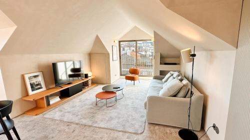 Unique sunny penthouse w/ AC in the city's heart