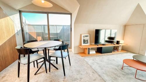Unique sunny penthouse w/ AC in the city's heart