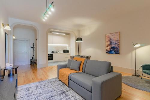 Spacious apartment with patio at historic center