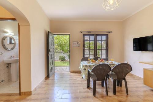 #391 Charming Villa Share Pool & Garden