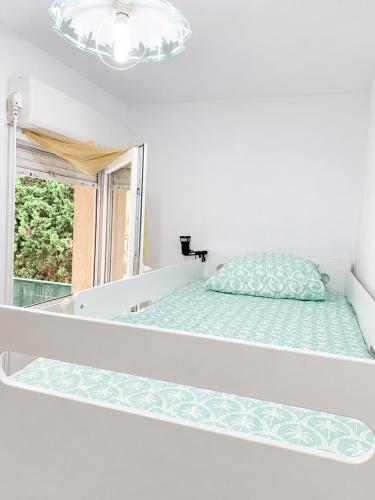 Location T2 Cabine Cosy dans Résidence sécurisée avec la climatisation, accès piscine, une place de parking privé