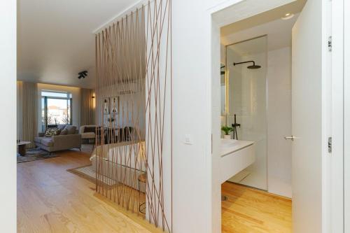 Modern apt with private balcony in the city center