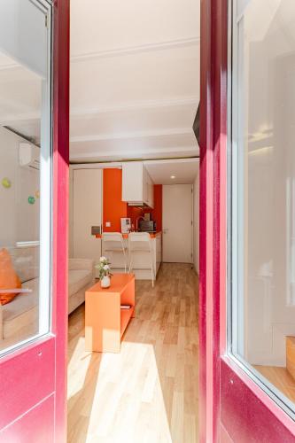 PopArt Apartment's - 2 AC, 2 Bathrooms, Balcony and Free Lockers, - Porto UNESCO Historic Center