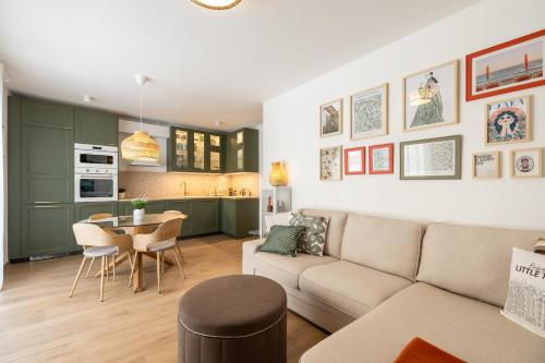 Brand New Trogir City 2-Bedroom Apartment with Garden, BBQ and Parking