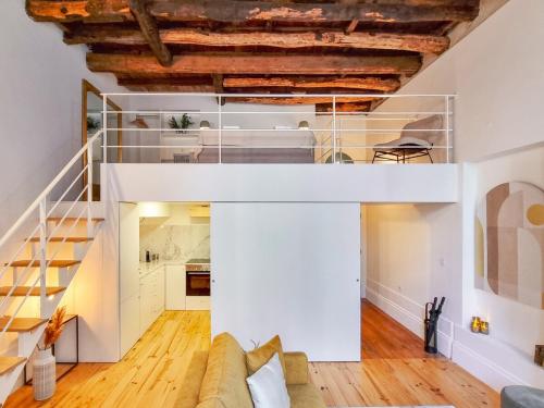 Loft with balcony on city's most important street