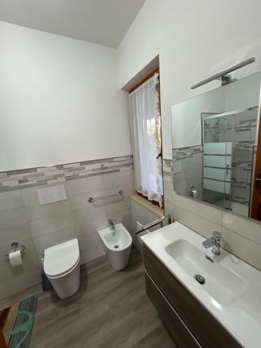 a bathroom with a toilet and a sink at Dimora Vicky - La Ciaccia in Valledoria
