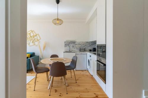 Gorgeous flat w. balcony in iconic pedestrian st