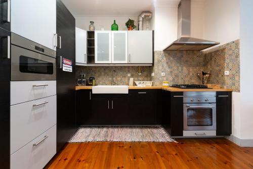 Old style fully renewed and spacious 3-bed apt