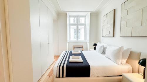 Elegant 1BR near Praca Comercio w/ elevator and AC