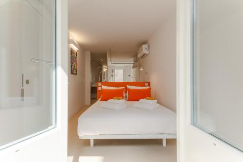 PopArt Apartment's - 2 AC, 2 Bathrooms, Balcony and Free Lockers, - Porto UNESCO Historic Center