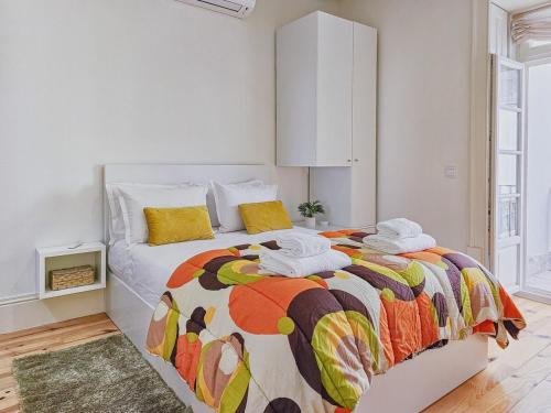 Loft w. private balcony and AC few steps to river
