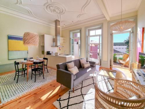 Stunning flat with private balcony in city center