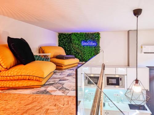 House with exclusive terrace in a private condo