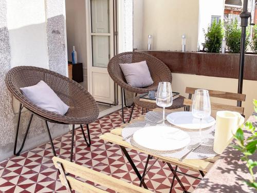 Sunny terrace apartment facing Clerigos Tower