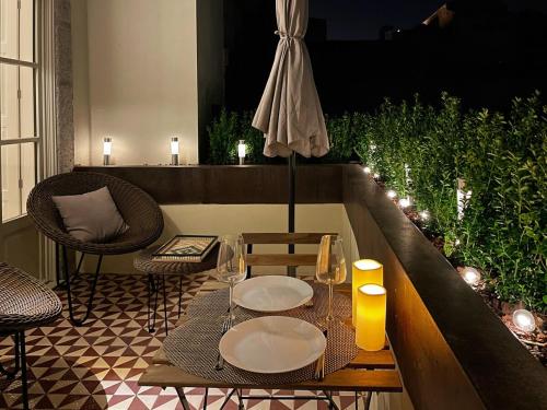 Sunny terrace apartment facing Clerigos Tower