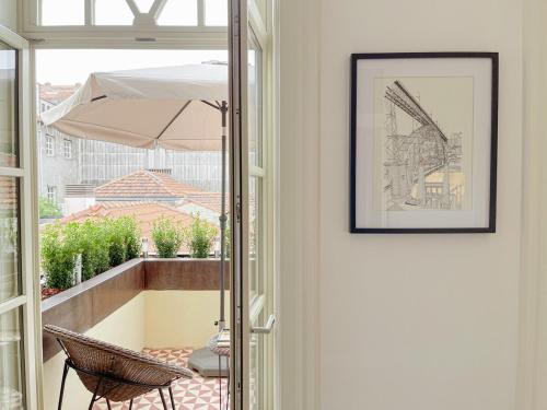 Sunny terrace apartment facing Clerigos Tower