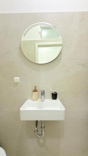 Vienna Riverside Residence MM7