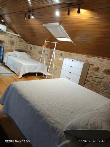 a bedroom with a bed and a dresser at "la Casita" in Boiro