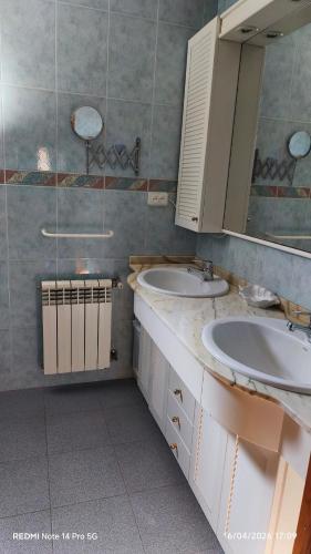 a bathroom with two sinks and a mirror at lo flamenc @Amposta in Amposta