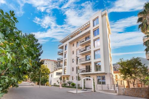 an apartment building on a street with a blue sky at VELIERO Residence by Bracera in Lugovi