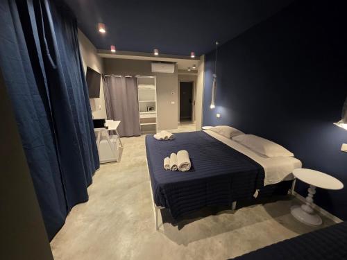 a bedroom with a bed with two towels on it at Sottocoperta in Roseto degli Abruzzi
