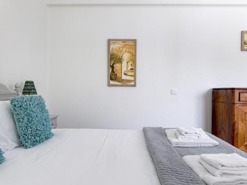 #406 Modern 1BR with Pool Near Oura Strip